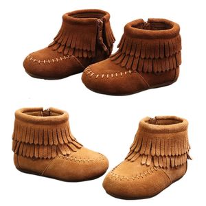 Сапоги, коллекция 2023 года, модная замшевая обувь до щиколотки с кисточками для маленьких девочек, зимняя плюшевая подкладка для девочек, 231117