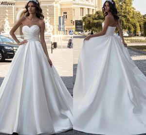 Modest Simple Satin Wedding Dresses A Line Sweetheart Pleated Elegant Boho Garden Bridal Gowns Blackless Long Court Train Bride Plus Size Reception Robes CL0247