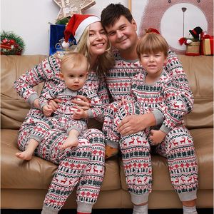 Familjsmatchande kläder Familj Julmatchande pyjamas Set Xmas vuxna barn Mor och dotter Fader Son Sleepwear Baby Family Look Outfits 231117