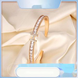 Буква H Premium Feel Ins Маленький дизайнерский модный браслет с кристаллами для женщин, новый подарок 2023 года