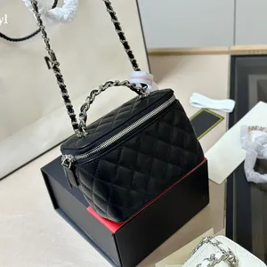Damdesigner Vanity Box Makeup Bag With Metal Handle Mirror Silver Hardware Matelasse Chain 16x11cm Luxury Cosmetic Case Purse Cross Body Shoulder Handbag