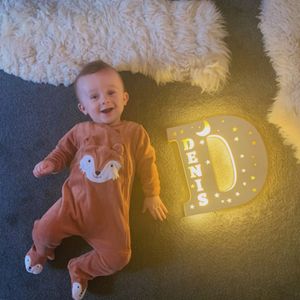 Lampenschirme mit benutzerdefiniertem Namen, Wanddekoration, LED-Wandlampe, 26 Buchstaben, hohl, mit Sternen, Mond, für Paare, Baby, Kinderzimmer, personalisiertes Holzlicht 230418