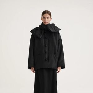 女性用トレンチコート黒いスカーフスタイルの光沢のある手作りロープノットボタン女性のコットンジャケット2023冬のシンプルルーズY2K