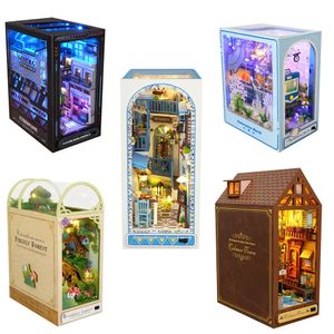 Jogos de festa Artesanato TC16 TC18 TC35 TC36 TC39 DIY Livro de madeira Nook Shelf Insert Kit Estante Floresta Casa de bonecas Bookend Brinquedos Meninas Presentes de Natal 231117