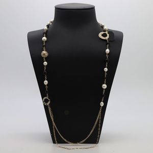 Anhänger-Halsketten, klassische Mode, elegant, mattgoldfarben, schwarz und weiß, Perlen-Hummerknopf, Damen-Doppelschicht-Pullover-Kette