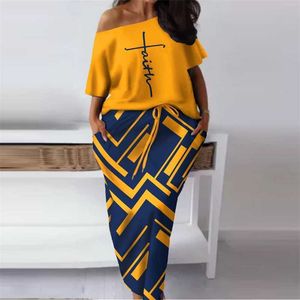 여성 디자이너 의류 2 조각 드레스 2023 New Sexy Print Off 어깨 상단 캐주얼 하프 스커트 세트