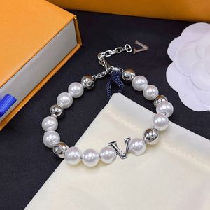 Bracciale da donna con catena di perle, braccialetto di marca, gioielli di marca di Natale, stile vintage, braccialetti boutique dal design elegante per ragazza con fascino placcato argento