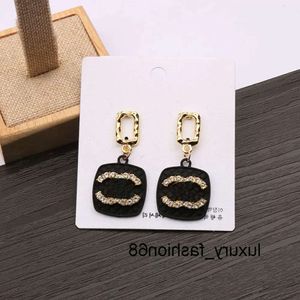 Extravagant Top Design Fashion Earrings Sier Ear Stud Gold Plated For Women Crystal Rhinestone Pearl Earring Wholesale ring