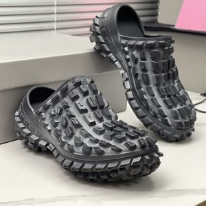 Opony Platforma Platforma opon 2024 Kaptlersneaker Defender Chunky guma grube sloe mężczyźni Kapcieczki Trenery modowe Triple Black Man Sandal 331 338