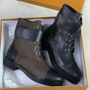 2023 Designer de bota feminina Designer de bota de luxo Martin Desert Boots bege e ébano 100% genuíno de couro acolchoado Sapatos de inverno Sapatos de borracha sola com caixa n ° 13