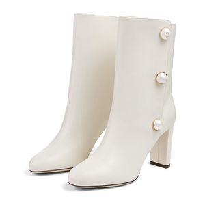 Botas femininas famosas BRINA 85 mm lindo branco preto cabeça redonda couro anel dourado fivelas de pérola embelezadas Itália ideia salto grosso tornozelo botas curtas UE 35-43