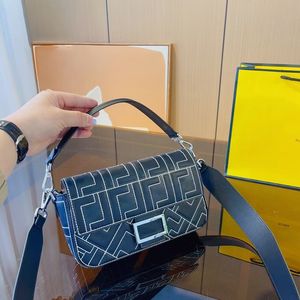 7A Baget Omuz Çantaları Tasarımcılar Çantalar Çantalar Kabartmalı Harf Crossbody Çanta satchel Üstler Kaliteli Kadın Modası Koltukaltı Çantası Bayanlar Fendies Tote Gündelik Fendy Debriyaj Cüzdan