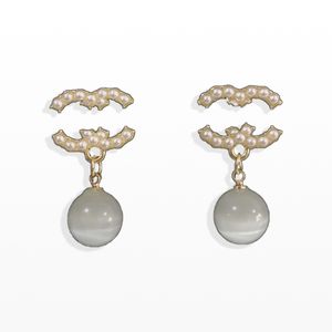 Luxury Pearl Dangle örhängen designer 18k guld smycken örhängen mode bröllop fest kvinnor älskar örhängen romantisk stil smycken grossist