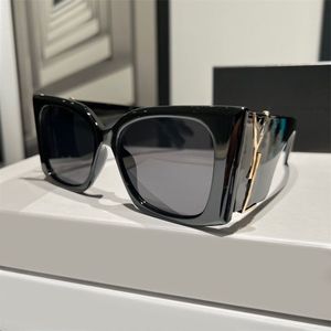 2023 Wide Legs Mode Sonnenbrille für Frauen Hot Designer Sommerstil Anti-Ultraviolett Retro Platte Quadratische Vollrahmen-Brille Zufällige Box