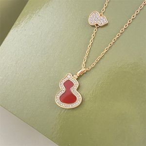 Designer halsband diamanthalsband lyxiga smycken för kvinnor kalebass formade 18k rosguld röd agat guldkedja mode smycken födelsedag julfest kinesisk
