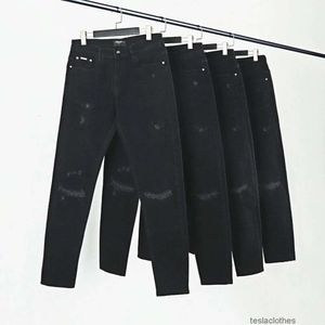 Designer-Jeans, modische, lässige Denim-Hosen, korrekte Ausgabe, repräsentiert die neue schwarze, messergeschnittene Lochjeans des Herbstes, High Street, gerades Bein, lange Hosen, Nebelmode