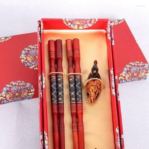 Bacchette in legno 2 paia con supporti Caratteristiche cinesi China Affairs presenta regalo souvenir