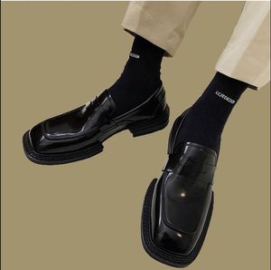 Vårplattform tjock häl loafers män mode derby skor brittisk stil fyrkantig vintage singelskor män