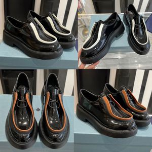 Fırçalanmış deri dantelli ayakkabılar tasarımcı loafers 1e280n kadın loafer sofistike cazibe, çağdaş bir şekilde boyutsal estetik bağlı bir arşiv stilini yeniden icat