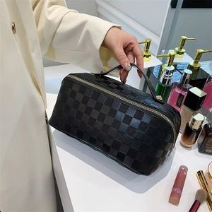 Косметички Чехлы Tas Makeup Wanita Baru Berkapasitas Besar Mewah Pu Kantong Kosmetik Portabel Ketupat Casing Penyimpanan Travel Multifungsi 230418