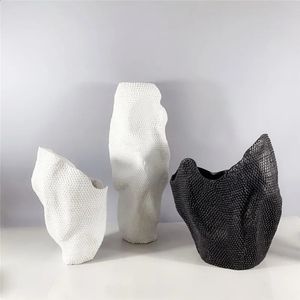 VASES NORDIC BLACK WHITE不規則な樹脂花瓶の装飾リビングルームフラワーアレンジメントルームレイアウトホーム装飾アクセサリー231117