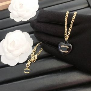 Lyxdesigner Brand Letter Pendant Halsband kedja 18K guldpläterade halsband designer smycken kvinnor tillbehör bröllop gåva