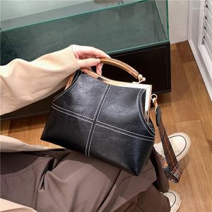 Kvällspåsar Premium Sense Vintage Shell Bag Women's 2023 Fashion Handbag Clamp 100 bred axelrem med korskropp