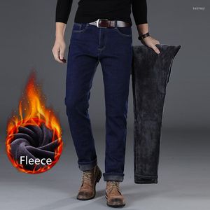 Mäns jeans 2023 Vintermän regelbundet passar fleece klassisk mode lös rak Keep Warm Pants Mane Brand Stretch Denim Trousers