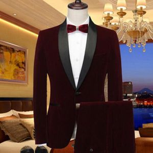 Abiti da uomo Abito da uomo Giacca di velluto bordeaux Pantaloni Smoking Matrimonio Formale Ballo di fine anno Blazer su misura 2 pezzi