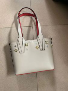 Vrouwen bedrukte tassen Meisjes schoudertassen Echt leer Klinknagels Spikes Boog Crossbody Tote cabata designermerken Kleine handtassen