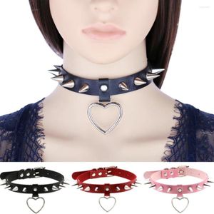 Choker DIEZI Punk Gothic PU Leather Short Necklace Women Men Vintage Rivet Heart Pendant Statement Necklaces 2023 Jewelry