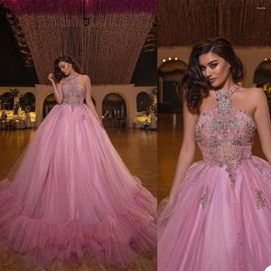 Parti Elbiseleri Vintage Bally Gown Halter Pembe Elbise Dantel Boncuklar Çiçekler Kolsuz Artı Boyut Tül Resmi Balo Akşam