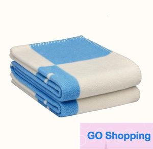Letter Designer filt Soft Woolen Scarf Shawl Portable värme Tjockning Plaid Soffa Bed Fleece Sticked Filt Free Frakt