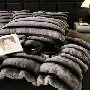 Zestawy pościeli Faux Rabbit Fur Velvet Fleece Zebit zimowy miękki pluszowy stereoskopowy pasek kołdrę płaska pałka poduszka 231118