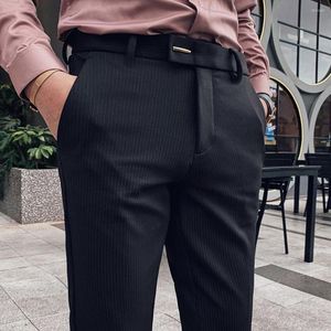 Abiti da uomo Affari Stile britannico Elegante Abito formale a righe Pantaloni Uomo Pronto per l'uso Aderente Moda Gentiluomo Dritto Casual