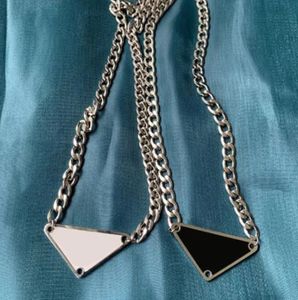 23SS Black White 2Color Triangle Letter Pendant Necklace Brand Designer Link Chain Statement smycken Titanium Steel Halsband Kedja Män kvinnor unisex gåva