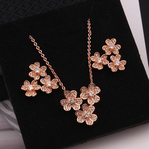 Flower Gold Diamond Cross Inledande hänge långa halsband set för kvinnor trendig tröja designer fylld smyckesfest bröllop gåvor flickor örhängen engagemang