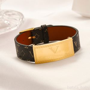 Brand Letter Bangles Flower Bracelet Leather Designer Bracelets Chain PU Electroplating 18k for Woman Couple Gift