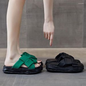 Sandalen 2023 Schwammkuchen Dicke Unterseite Hausschuhe Sommer Damenmode Bequeme rutschfeste Fußmassage Multifunktional Lässig