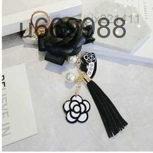 Famous Keyring Black White Leather Camellia Flower Keychain Fashion Key Chains Llaveros Flore Charms JKP4