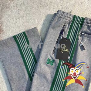 Pantaloni da uomo Pantaloni con aghi grigi Uomo Donna 1 1 Pantaloni da pista con aghi a farfalla verde a strisce di alta qualità Pantaloni AWGE T230419