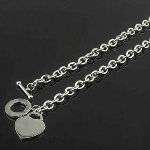 Armband Woman Designer Halsband Titanium Steel smycken Set Valentine's Day Gift Free Frakthjärta