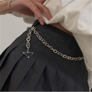 Modekedje bälte kvinnor midjebälten triangel länkar damer klänning tillbehör silver kedjor midjeband designer kvinna bokstäver bälten