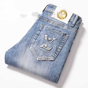 Calças de brim masculinas de luxo designer chao marca luz azul jeans primavera magro pequeno reto bordado estiramento calças casuais z #012