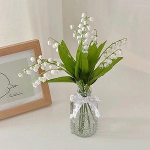 Fleurs décoratives Ins Simple Faux Fleur Réaliste Artificielle Muguet En Plastique Blanc Bouquet De Mariée Décor De Fête De Mariage