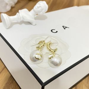 Orecchini pendenti con perle di goccia Orecchini di gioielli con design di fascino Orecchini 2023 Primavera Nuovi orecchini placcati in oro 18 carati Regali per donne di lusso Gioielli di famiglia all'ingrosso