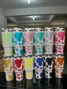 40oz Rhinestone Cow Print Tumbler med handtag Shimmer Tumbler Rostfritt stål Big Capacity Beer Mugg Isolated Travel Mugg Travel Coffee Mug för DIY