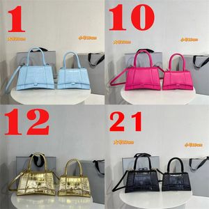 Designer bag Fashion Handbags Women Totes Top quality Cross Body Half Moon Luxury Genuine Leather Classic Retro Purse wallets with box