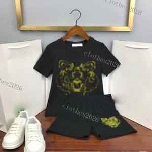 Nuovi set di abbigliamento per bambini Boy Girl tute da bambino Suit Letters Stampa 2 pezzi T-shirt di design di lusso pantaloni corti Tute Chidlren Abbigliamento sportivo casual top marchio di moda