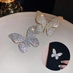 Pins broches elegante temperamento broche de cristal para mulheres brilhante borboleta corsage moda festa de casamento jóias presente 231118